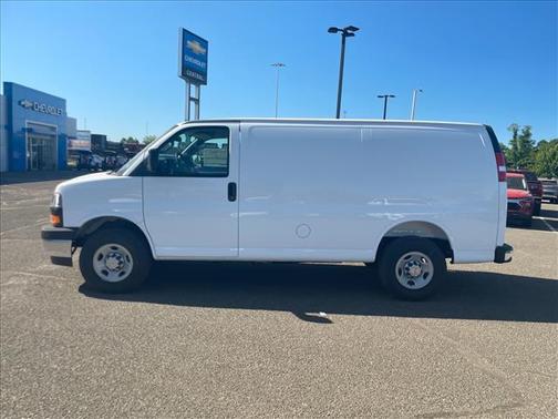 Summit White 2026 Chevrolet Express 2500 LT