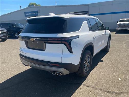 Summit White 2026 Chevrolet Traverse LT