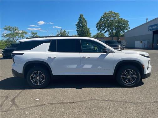 Summit White 2026 Chevrolet Traverse LT
