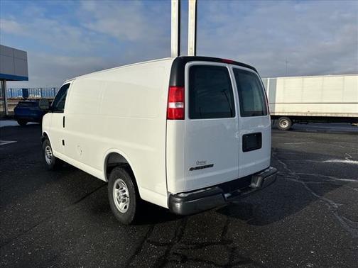 2025 Chevrolet Express 2500 RWD 2500 Regular Wheelbase WT