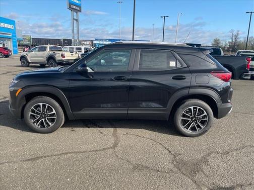 Mosaic Black Metallic 2026 Chevrolet Trailblazer LT