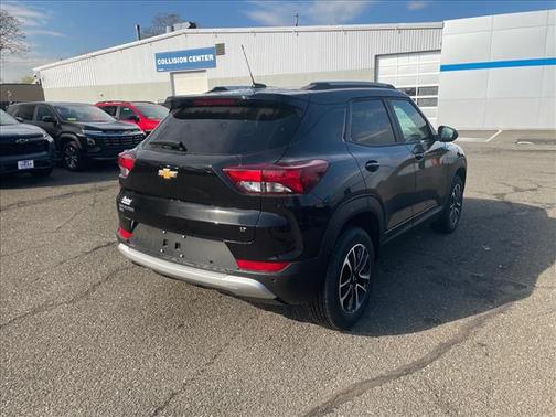 Mosaic Black Metallic 2026 Chevrolet Trailblazer LT