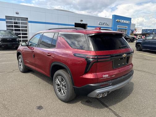 Radiant Red Tintcoat 2027 Chevrolet Traverse LT