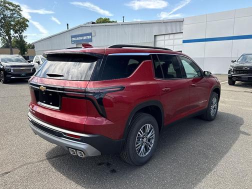 Radiant Red Tintcoat 2027 Chevrolet Traverse LT