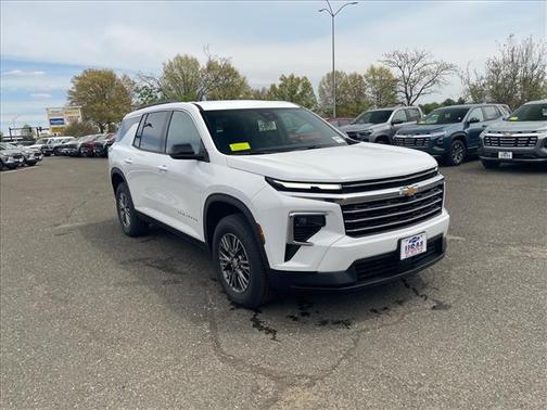 Summit White 2026 Chevrolet Traverse LT