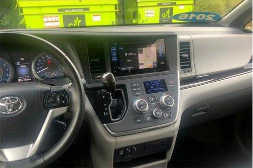 2016 Toyota Sienna XLE