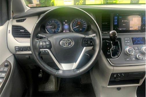 2016 Toyota Sienna XLE