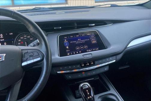 2022 Cadillac XT4 Premium Luxury