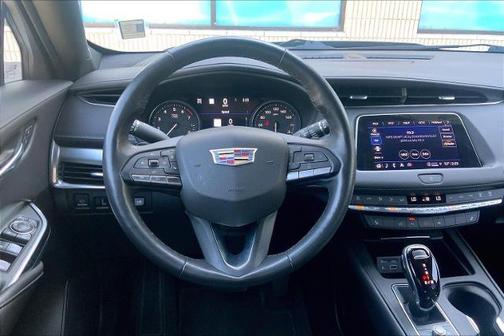 2022 Cadillac XT4 Premium Luxury