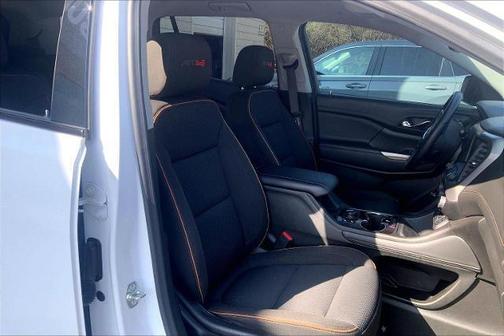 Summit White 2023 GMC Acadia AT4