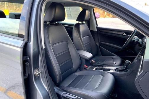 2020 Volkswagen Passat 2.0T R-Line