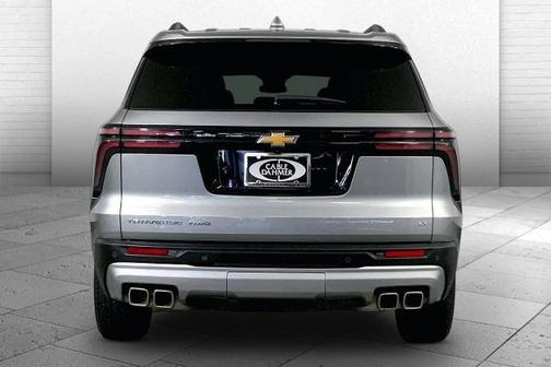 Sterling Gray Metallic 2024 Chevrolet Traverse LT
