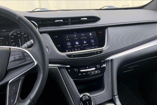 Crystal White Tri-Coat 2025 Cadillac XT5 Luxury