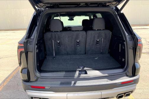 Mosaic Black Metallic 2024 Chevrolet Traverse LT