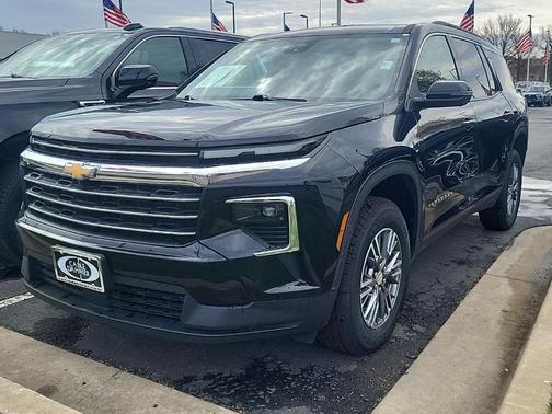 Mosaic Black Metallic 2024 Chevrolet Traverse LT