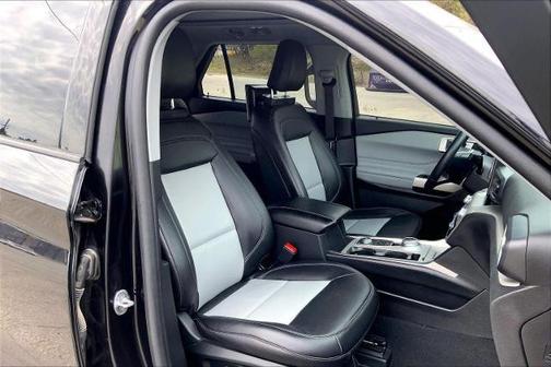 Agate Black Metallic 2023 Ford Explorer XLT