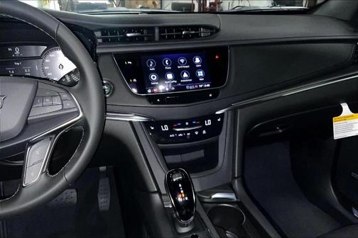 2025 Cadillac XT5 Luxury