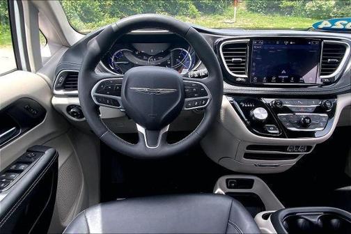 Bright White Clearcoat 2024 Chrysler Pacifica Hybrid Select