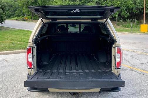 Desert Sand Metallic 2022 GMC Canyon AT4