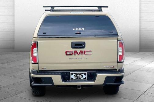 Desert Sand Metallic 2022 GMC Canyon AT4