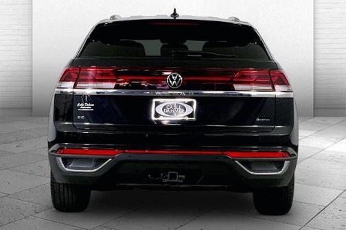 Deep Black Pearl Effect 2025 Volkswagen Atlas Cross Sport 2.0T SE w/Technology
