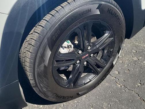 Summit White 2023 GMC Terrain AT4