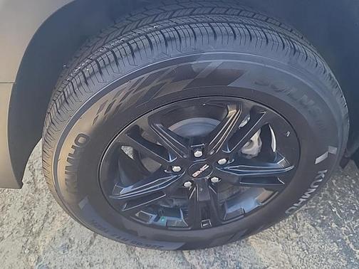 Summit White 2023 GMC Terrain AT4