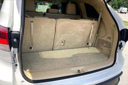 Blizzard Pearl 2019 Toyota Highlander LE Plus