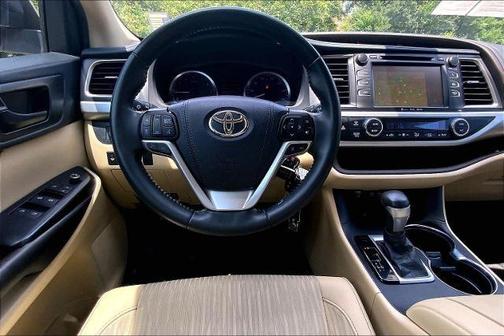 Blizzard Pearl 2019 Toyota Highlander LE Plus