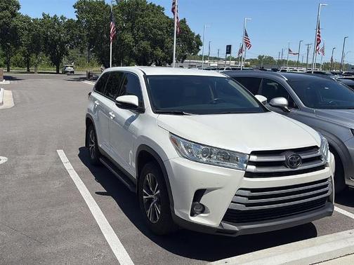 Blizzard Pearl 2019 Toyota Highlander LE Plus