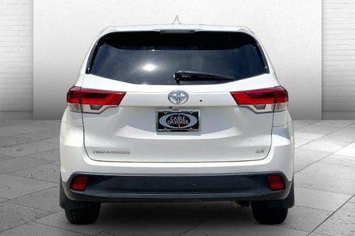 Blizzard Pearl 2019 Toyota Highlander LE Plus
