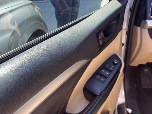 Blizzard Pearl 2019 Toyota Highlander LE Plus