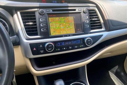 Blizzard Pearl 2019 Toyota Highlander LE Plus