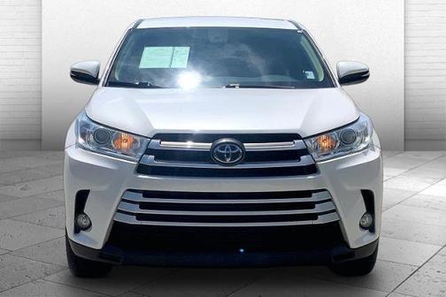 Blizzard Pearl 2019 Toyota Highlander LE Plus