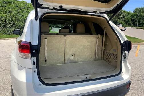 Blizzard Pearl 2019 Toyota Highlander LE Plus
