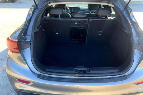 2018 INFINITI QX30 Luxury