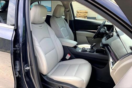Metallic 2023 Cadillac XT4 Luxury