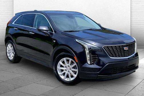 Metallic 2023 Cadillac XT4 Luxury