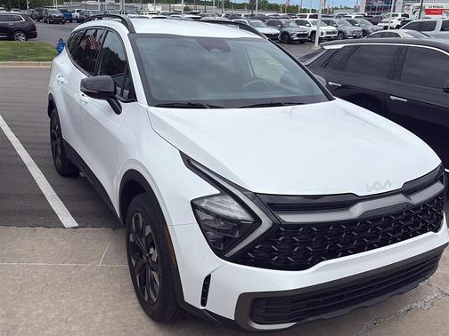 Glacial White Pearl 2023 Kia Sportage X-Line