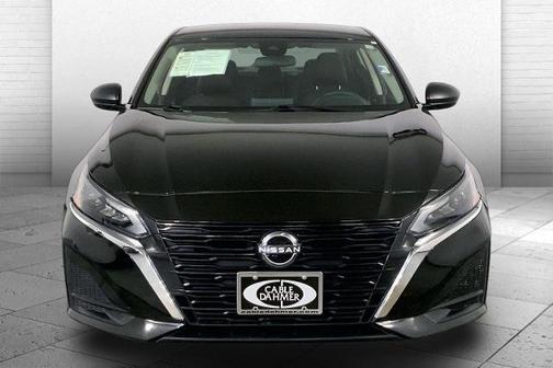 Super Black 2025 Nissan Altima SV