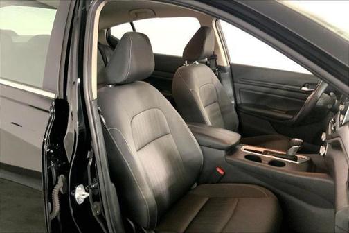 Super Black 2025 Nissan Altima SV