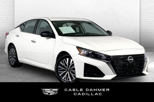 Glacier White 2025 Nissan Altima SV