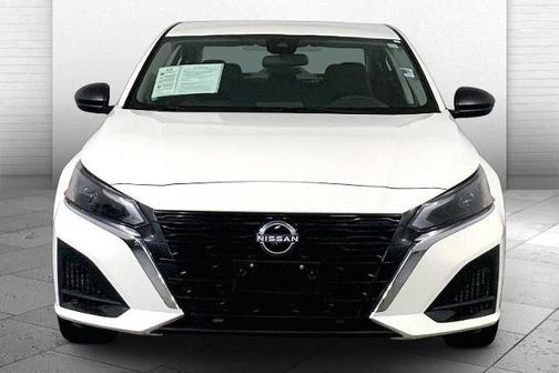 Glacier White 2025 Nissan Altima SV