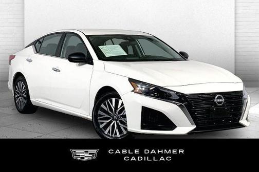 Glacier White 2025 Nissan Altima SV