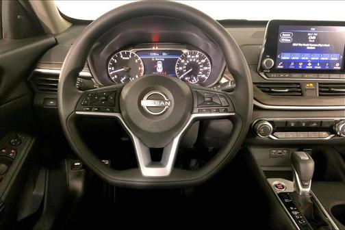Glacier White 2025 Nissan Altima SV