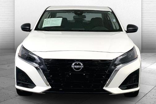 Glacier White 2025 Nissan Altima SV