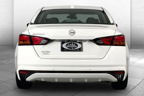 Glacier White 2025 Nissan Altima SV