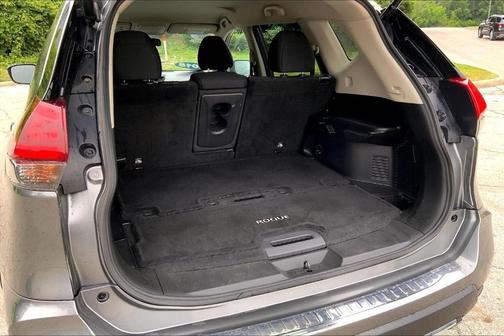 Gun Metallic 2018 Nissan Rogue SV