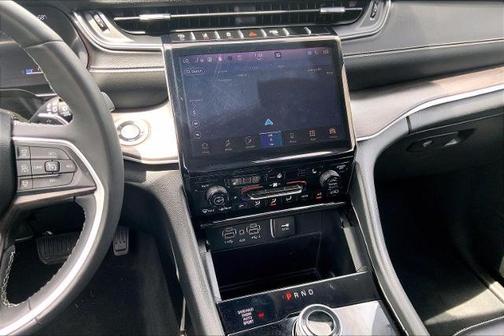 Metallic 2023 Jeep Grand Cherokee Limited