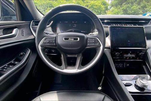 Metallic 2023 Jeep Grand Cherokee Limited